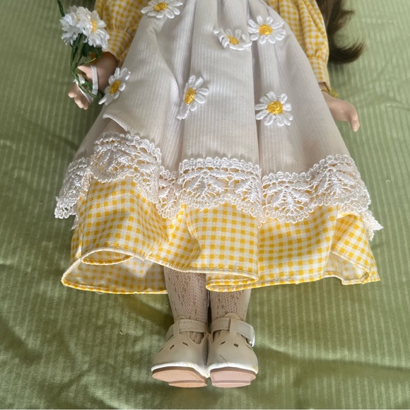 Vintage limited edition Crowne fine porcelain doll with cute sunflower accents - Picture 7 of 13